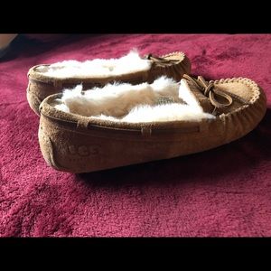 🌹 UGG Moccasin